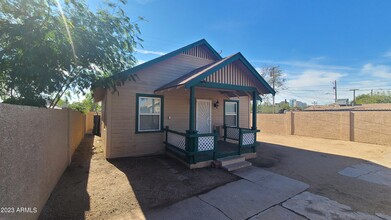 Building Photo - 1221 E Roosevelt St