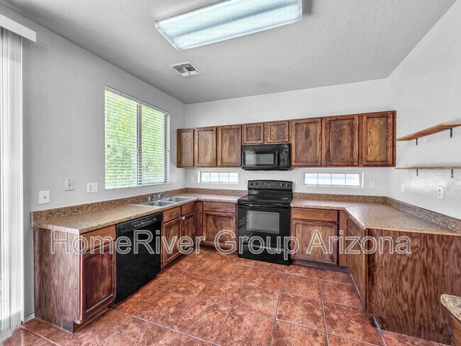 Building Photo - 11365 W Yuma St