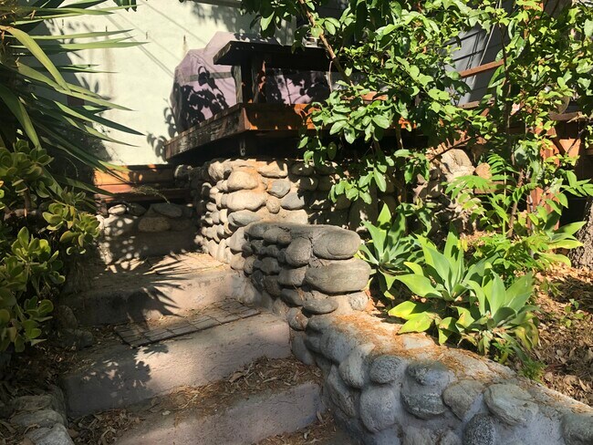 Steps to Front Entrance - 469 W Avenue 37