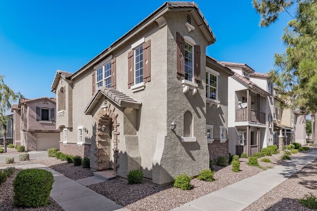 Foto del edificio - Newly updated townhouse with 2 car garage!