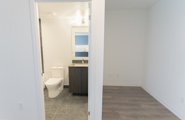 Building Photo - 82-882 Dalhousie St