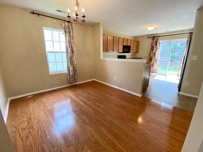Foto del edificio - LOCATION IS KEY!!  4 Bedroom House in the ...