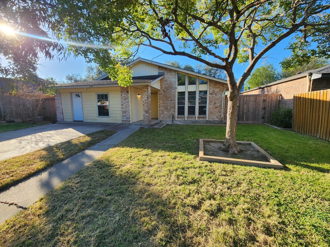 Foto principal - 6741 Heavens Gate Dr