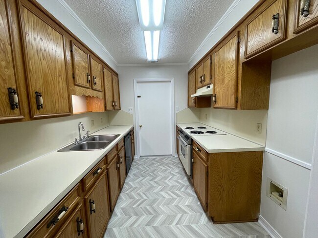 Foto del edificio - Brookhaven Estates Charmer!