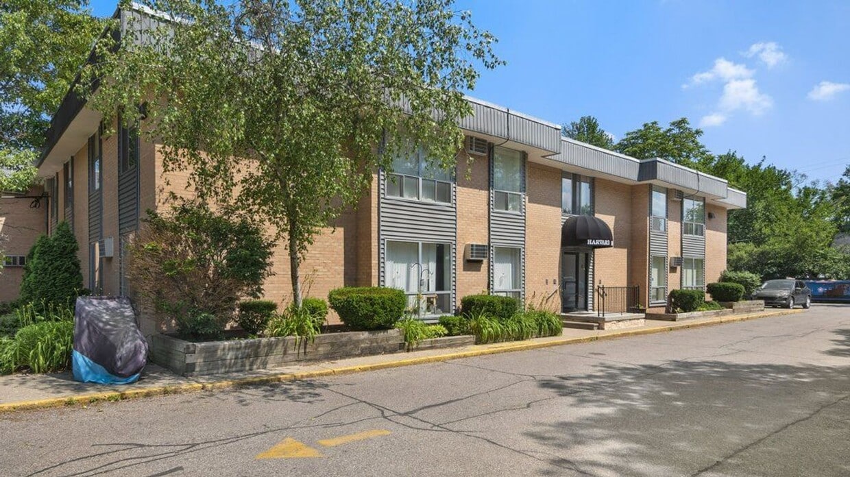 Harvard House Apartments 2200 Berkley Ave Berkley, MI Apartments