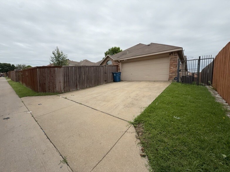 Foto del edificio - 1541 Mountain Laurel Ln