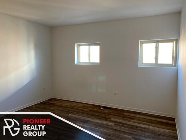 Building Photo - 2 bedroom in CHICAGO IL 60647