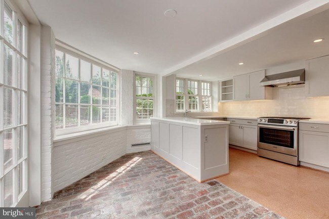 Foto del edificio - 1228 30th St NW