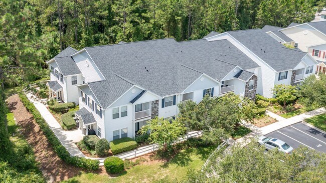 Building Photo - Adorable updated 1st floor condo