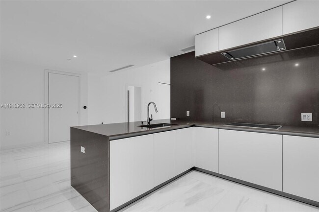 Foto del edificio - 300 Biscayne Blvd Way