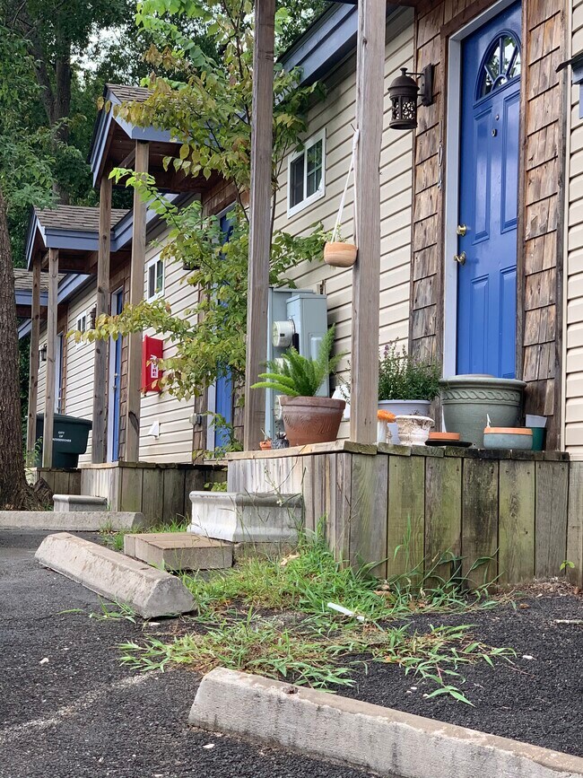 ¡de la calle! - 1112 Cardinal St # 107