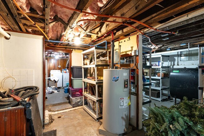 Building Photo - 107 Mt Vernon St