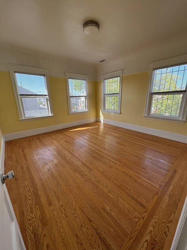 Foto del edificio - 629 E 15th St
