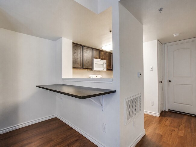 Foto del edificio - 9829 Walnut St