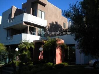 Foto del edificio - 7826 Topanga Canyon Blvd