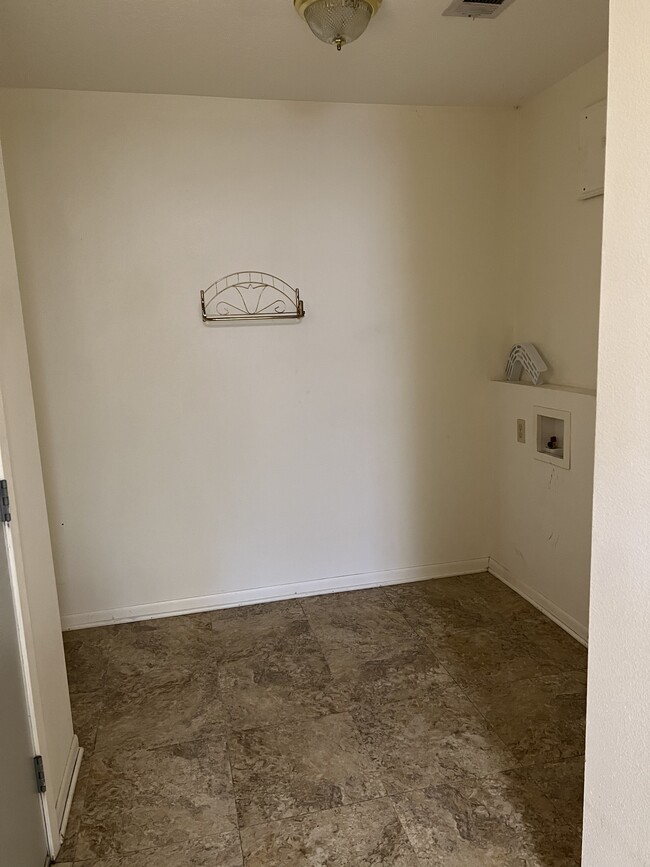 Utility room - 513 N 25th St