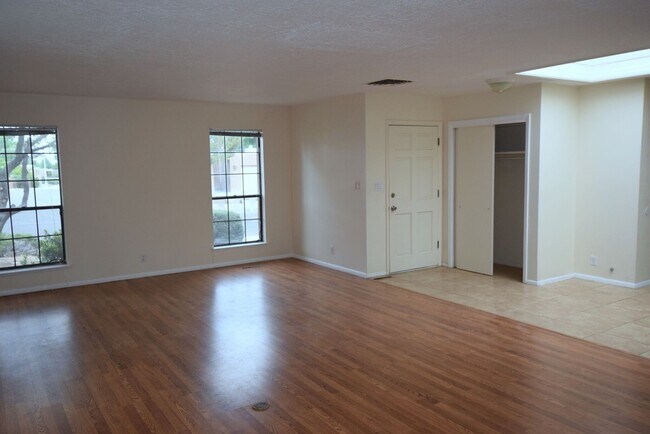 Building Photo - 2 Master Suites, Private Backyard! Bonus Enclosed screen porch/patio! Call today!