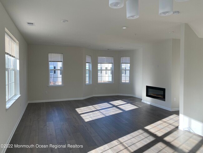 Building Photo - 906 Arose Ln