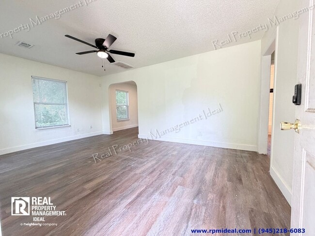 Building Photo - 2513 Southland St
