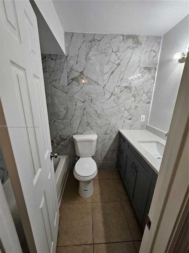 Foto del edificio - 1401 Village Blvd