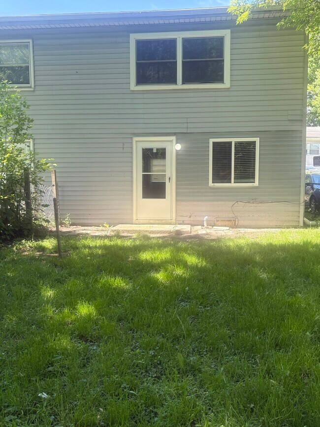 Building Photo - 33514 Berville Ct