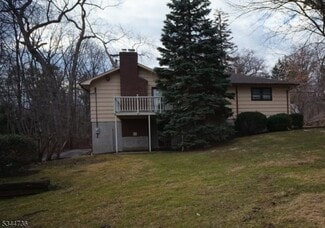 Building Photo - 12 Wildwood Ave