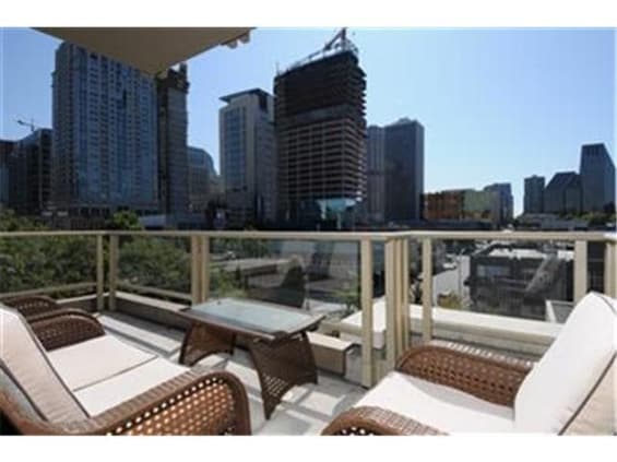 Building Photo - Great 2bd 2ba condo in South Lake Union 2200 complex W/S/G Parking included! SLU's best location