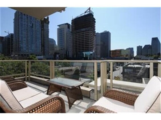 Foto del edificio - Great 2bd 2ba condo in South Lake Union 2200 complex W/S/G Parking included! SLU's best location