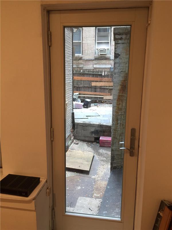 Building Photo - 3 E 63rd St
