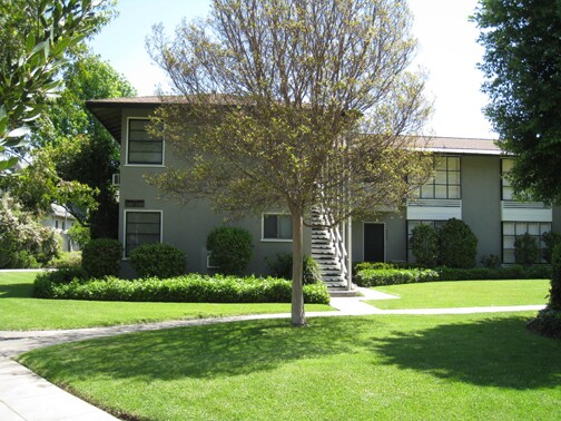 Hermoso Apartamento de Jardín en la planta superior - 2085 Huntington Dr
