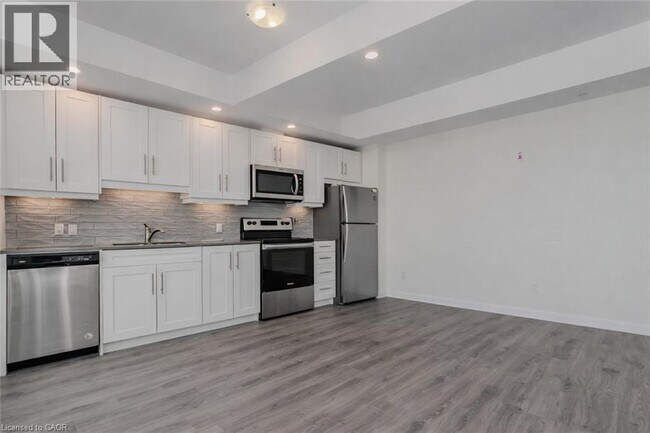 Building Photo - 60 Charles St W