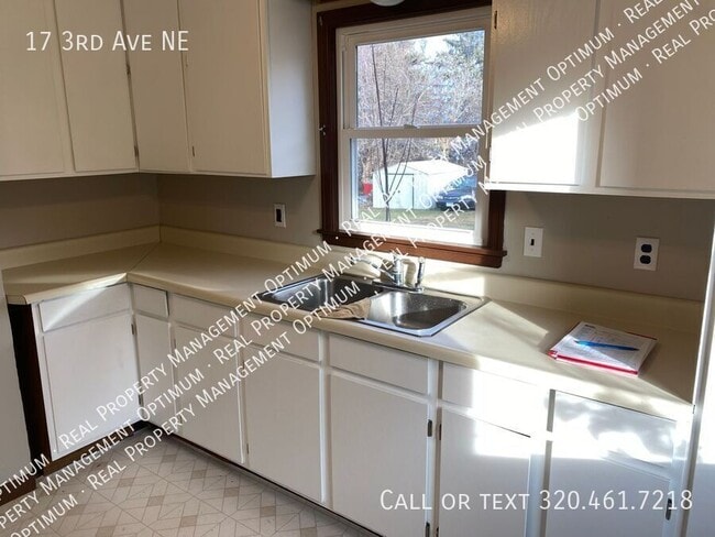 Building Photo - 17 3rd Ave NE