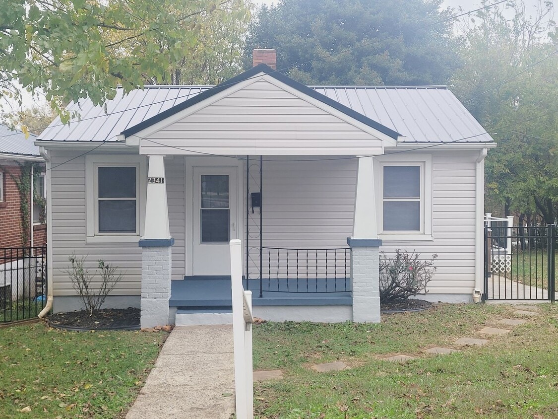 Beautiful Renovated Single Family Home! - Beautiful Renovated Single Family Home!