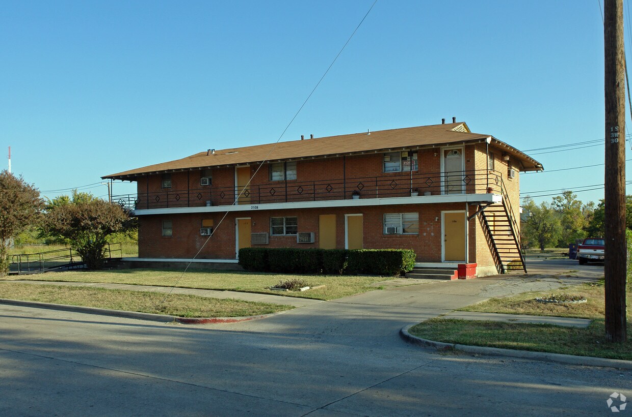 Primary Photo - 2528 Merlin St