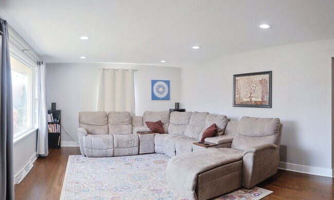 Foto del edificio - 227 N Butterfield Rd