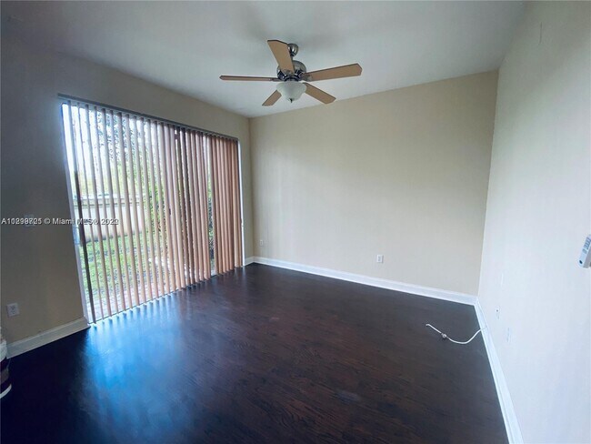 Foto del edificio - 3164 Merrick Terrace