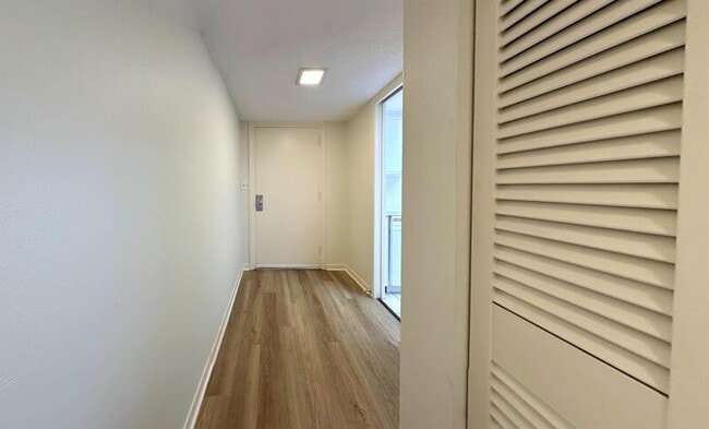 Foto del edificio - 8950 Park Blvd