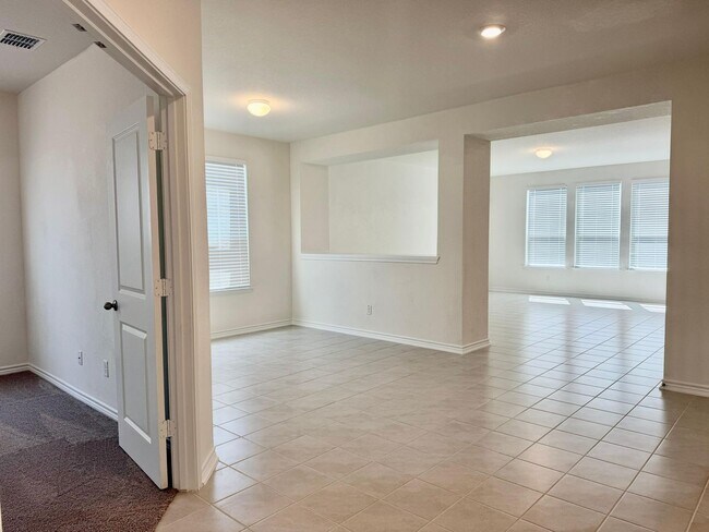 Foto del edificio - 8014 Canyon Wren Pk