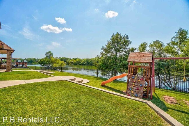 Foto del edificio - 8 Northwest Shelter Lake Drive