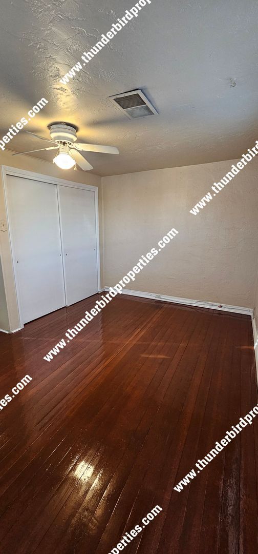 Building Photo - 2 bedrooms, 1 bath in North Valley