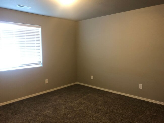Building Photo - 1358 E Brecken Dr