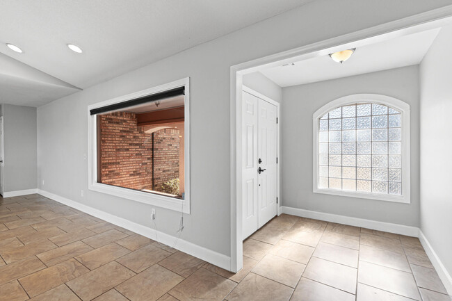 Building Photo - 3876 Paradise Bay Dr