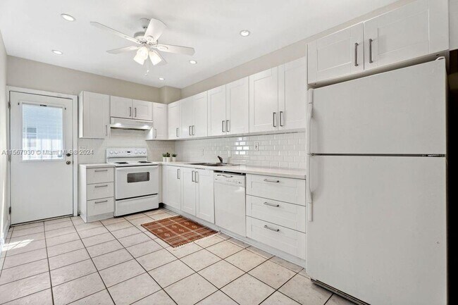 Building Photo - 210 Sarto Ave