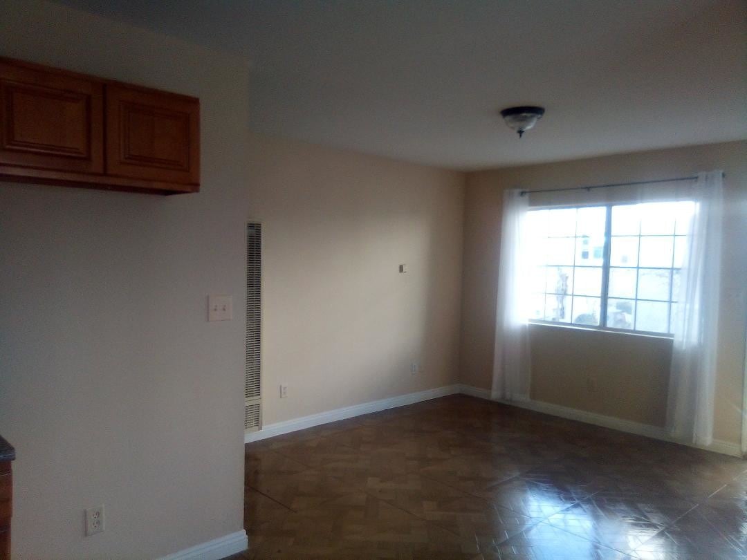 open space living area - 2106 S Ridgeley Dr (Los Angeles, CA)
