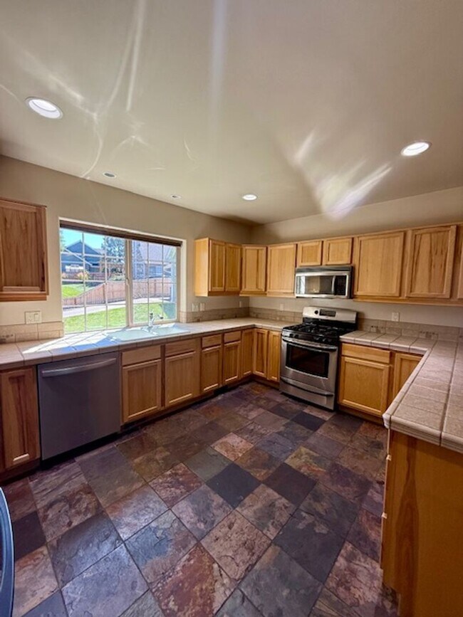 Building Photo - Charming 3 Bedroom Single-Level Home in Ba...
