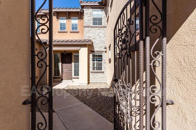 Building Photo - 827 Mesa Roja Trail NE