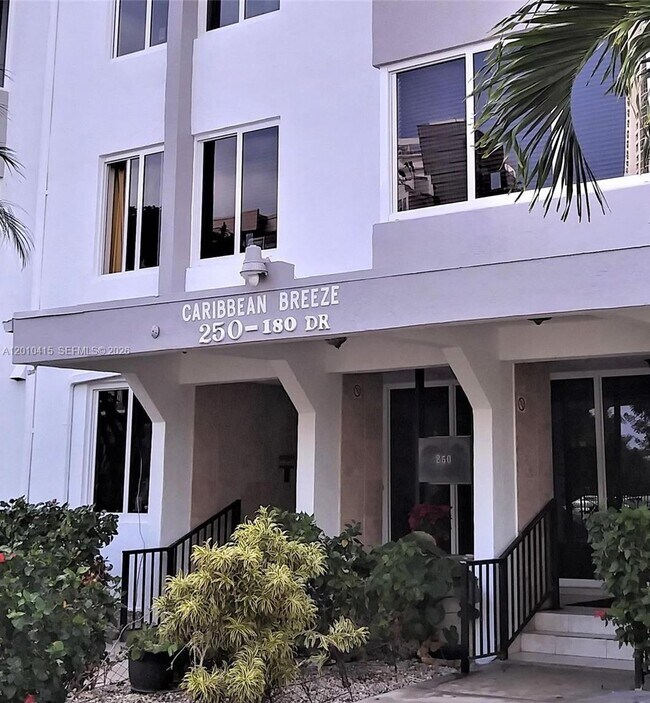 Foto del edificio - 250 180th Dr