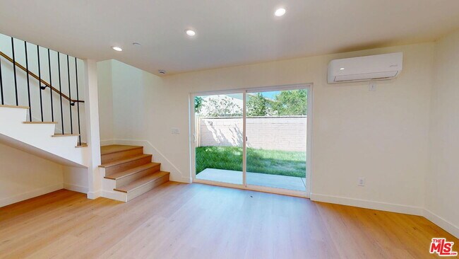 Foto del edificio - 6445 Satsuma Ave