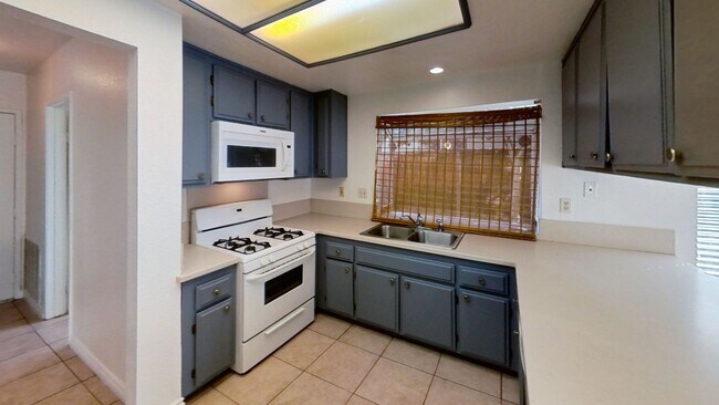 Foto del edificio - Price Reduction!! Newly Painted 3 Bedroom ...