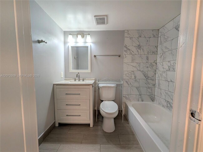 Foto del edificio - 3690 N 56th Ave
